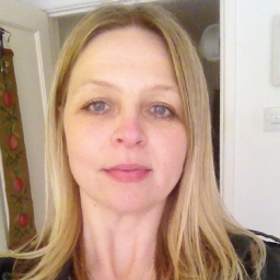 Omni channel strategist heading up the knitting & crochet category for leading crafting retailer. Sharing anything digi, retail, brand or future.