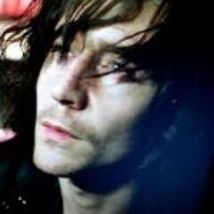Sou um vampiro e músico underground profundamente deprimido pelos rumos da humanidade.Amo minha namorada @Donnaofheart.