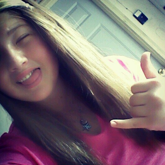 #teamsingle freshiieee in dhs.. i like to act my own self. dont judge me. single swagg with my bestfriend since birth :)