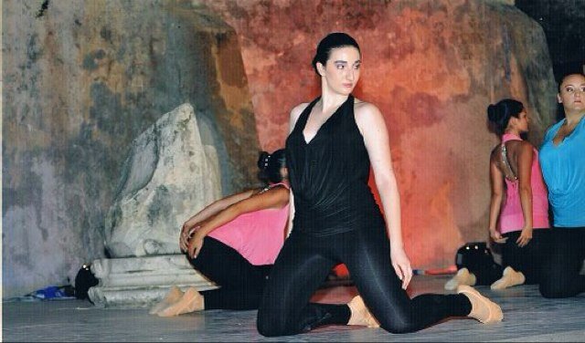 I am a dance teacher and I love working with kids... I Love Dance!!!
 Sono un'insegnante di danza e Coreografa,  amo lavorare con i bambini. Io amo la Danza!