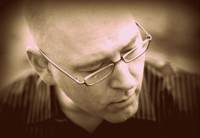 Makes quiet folk songs or loud, fuzzy rock (depends on mood), loves Sci-Fi, ideas that challenge or bend the mind, dad of 4 & husband of 1 brilliant woman
