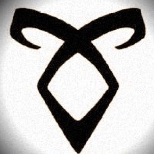 Cuenta de la familia de Cazadores de Sombras ESP,basada en la saga y trilogia de Clare.Nos sienta mejor el negro que a las viudas de enemigos desde 1234.