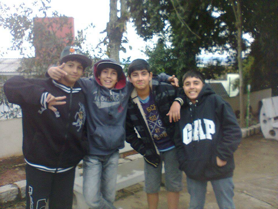 Amo esportes, e principalmente os meus parceiros que estão sempre me ajudando ai no que preciso pra completar minha vida. Esportes são os melhores hahaha!