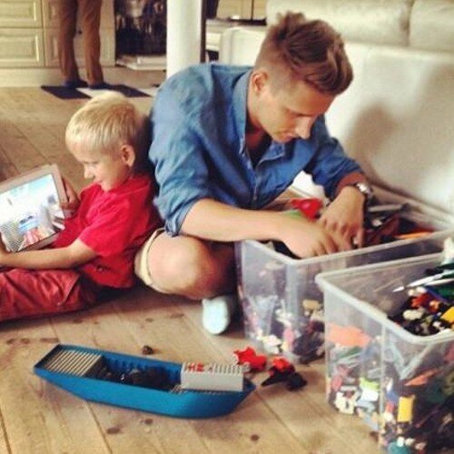 2manyproblems1's profile picture. 2 tweets and 1 picture a day of so relatable moments.