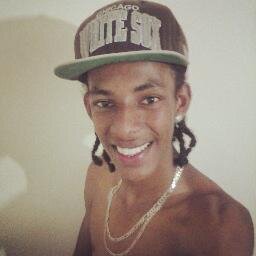 '16 anos, libriano. Skate, basquete, bike e games. Um pouco romântico e carinhoso..   Sigo todos de volta! | Membro Supervip do @ClubeFollowBack. #TeamFollowBac