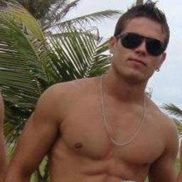 #Aos q me odeiam traago noo roosto um sorriiiso iirôniico e nos lábiios a palavra fooda-se ...