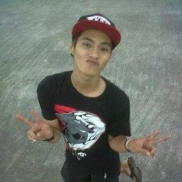 ℳⓄŗáṭ Ⓜªȓḙⱦ Ⱪǝℝℯ ĦȱⱤę 
- hidup sederhana & apa ada nya itu lebih baik -
