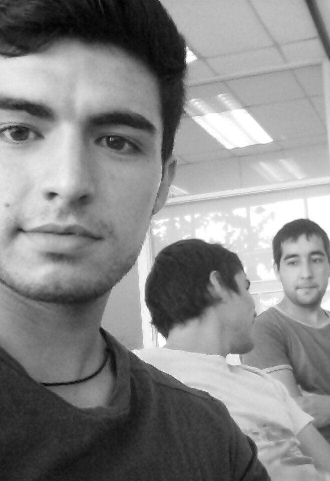 CrizAlejandro's profile picture. Si quieres vivir una vida feliz átala a una meta, no a una persona, las necesidades son mentales... Yo veo mucho más allá de mis ojos.