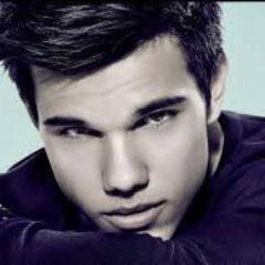 valenti93305483's profile picture. 