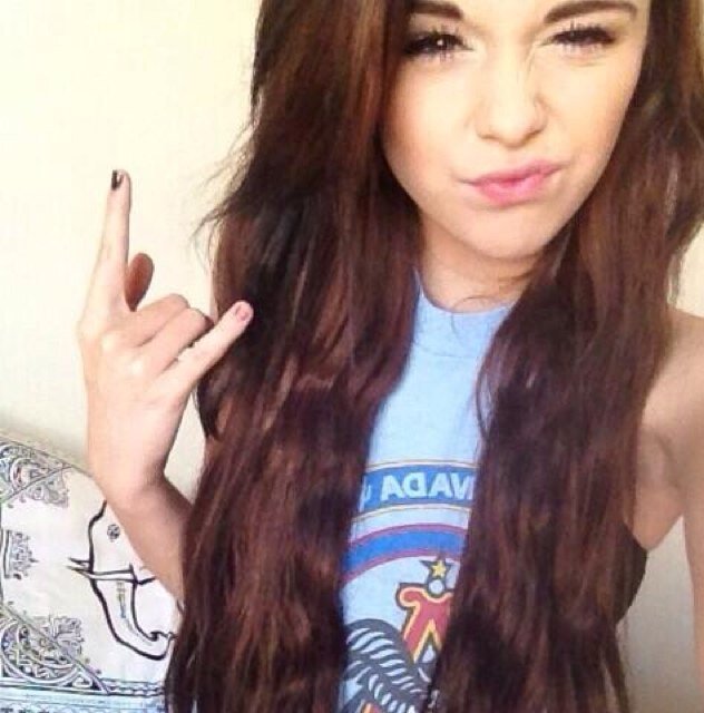 ♡Photographer. Writer. Loser. Singer. Gamer. Lonely Cat Lady. The girl that is in love with boybands.♡ Oh & I really like drummers.