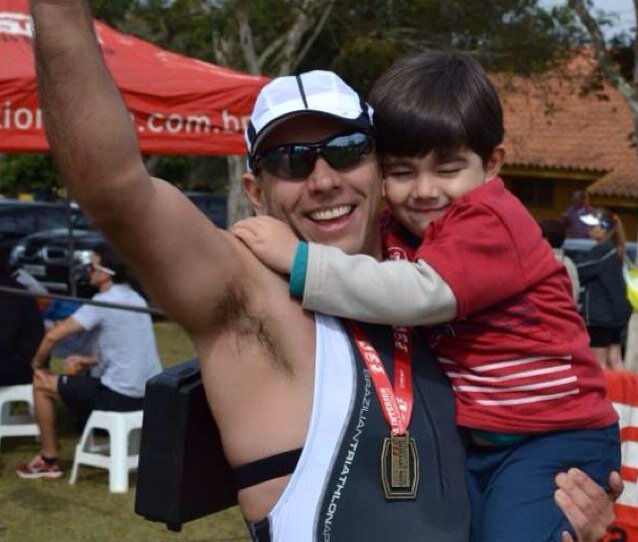 Empresário, Advogado e Triatleta amador, apaixonado pela família, trabalho, esportes e motociclismo!