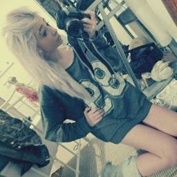 elliejenks_'s profile picture. socially lifeless, professional food demolisher and budding wanderer in my spare time i help people via email; elliejenkinsmail@gmail.com