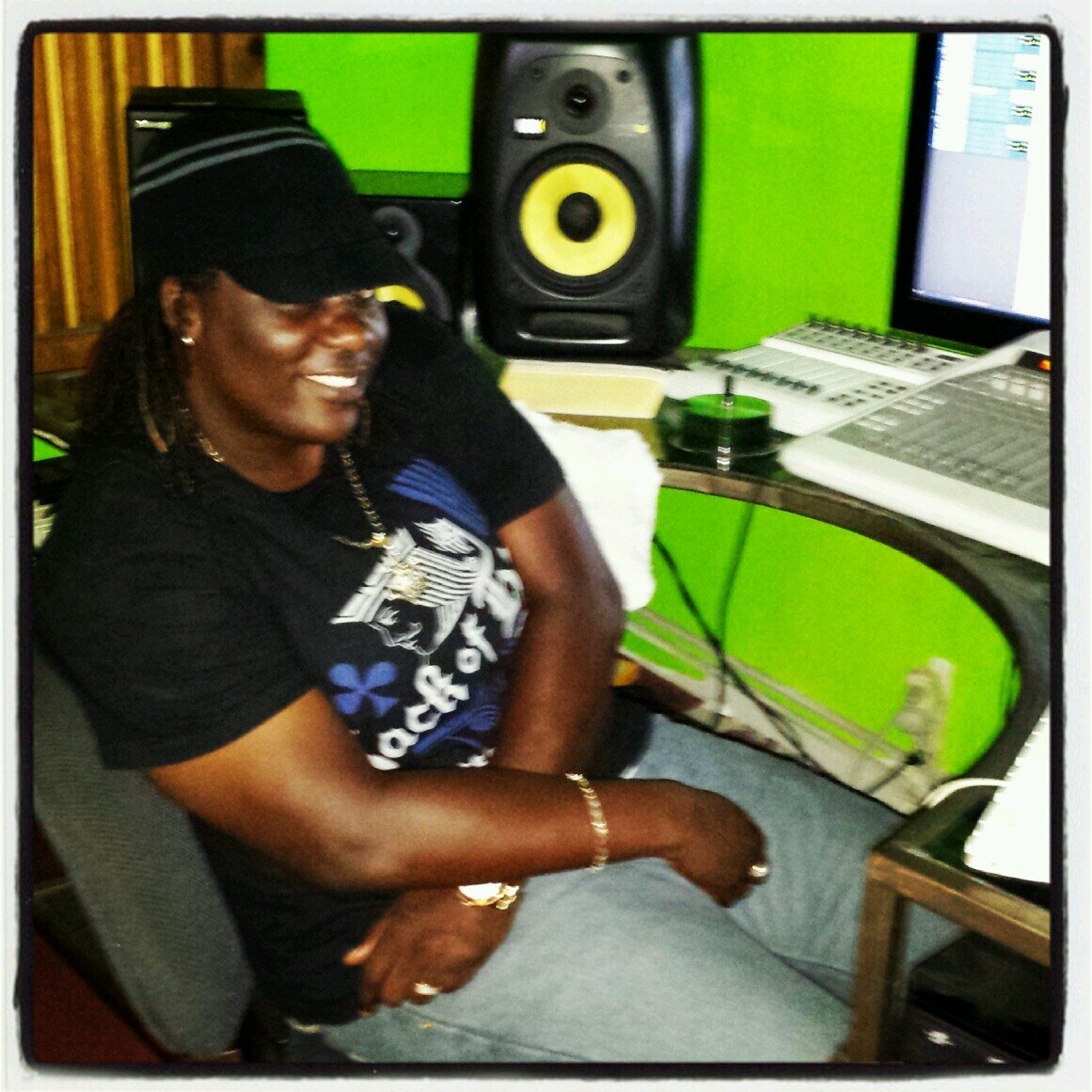 stashmentproduction@gmail.com
