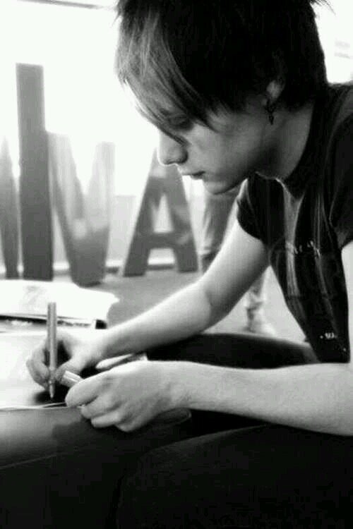 Its a FREE follow so you don't have to follow anyone for this. Love you x