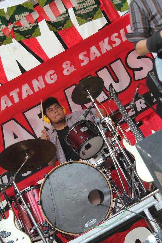 @dyanputri18 •Drummer of @VeegoOfficial_ •Need Session Drummer? Contact me •HTML 2032 •TeRuCI 864 •Mangement Perbanas '07 •@abcdaja •EOS user