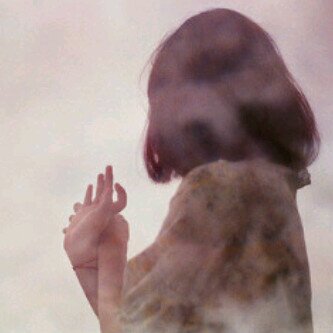 Eh_200's profile picture. أبسسط الأشياء تسعدني كثيرا ، كحديث من أحب ، ضحكات أهلي ، عناق صديقاتي ، أشياء بسسيطه لكنها تعني لي الحياه ..