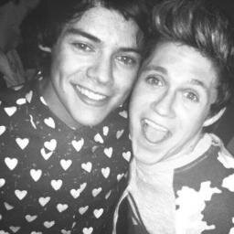 hii, since i gave you a free follow, mind following my main account? @idcarolyn :) I will follow back if you ask nicely! xx