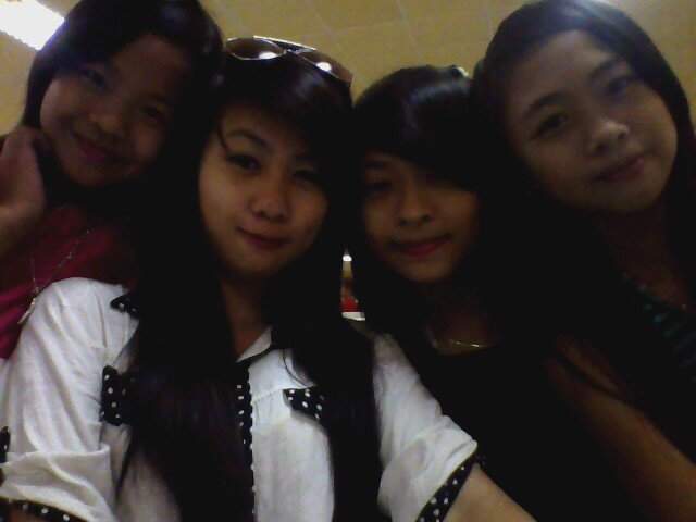 We are one of the lucky girls Bcoz we are gorgeous :Follow us plz :*