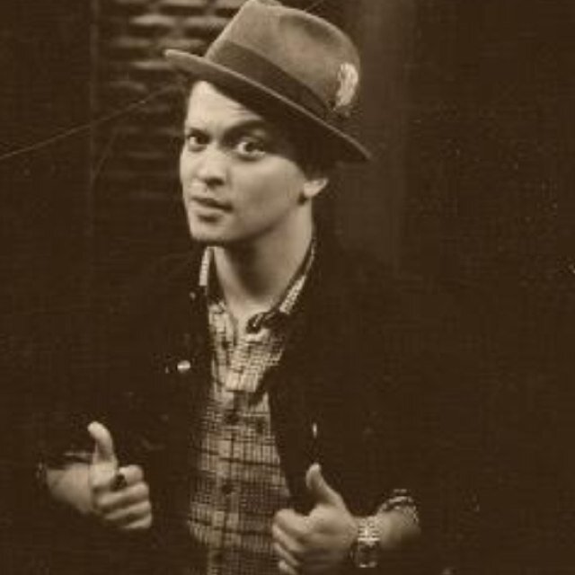 This Twitter is all about @brunomars , this is a Dutch fanpage Twitter. We keep you uptodate about Bruno Mars.