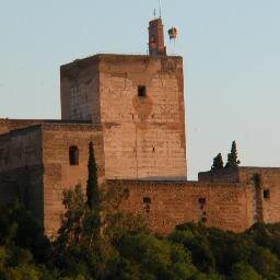 Apasionada de la vida, luchadora y comprometida con la causa social. Enamorada de Granada, mi mundo.