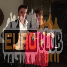 *Dedicada a nuestro pequeño Kidrauhl*
{BELIEBER} Apoyo incondicional a @laura_trigo y @JuanmaRomero_ [@xavimartinez SIEMPRE] Ante todo @euroclub_europa