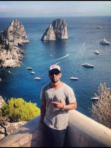 Zak :Member of GFC Event, Fashion Designer,Producer and Image Consultant 4 all the famous presenter in DUBAI MEDIA INC.®Follow me http://t.co/UHArYFhUOW :)