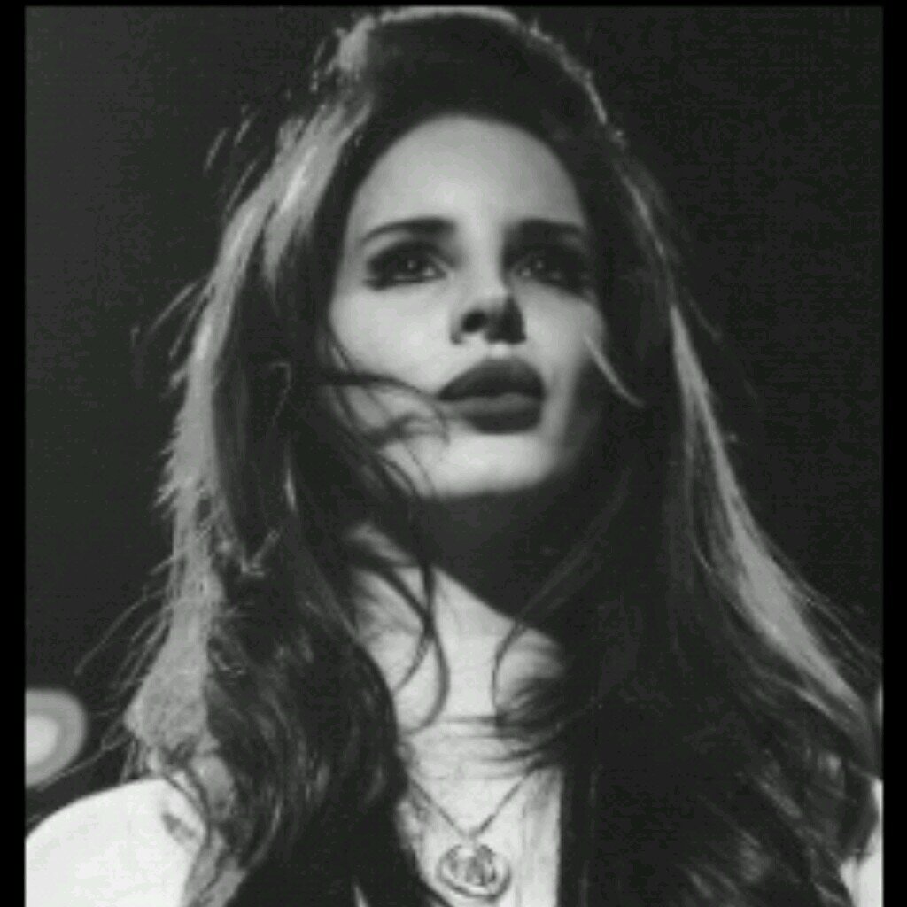 Giulia|13|italy. *Lana Del Rey*. she's my queen. follow me. obiettivo:500 followers