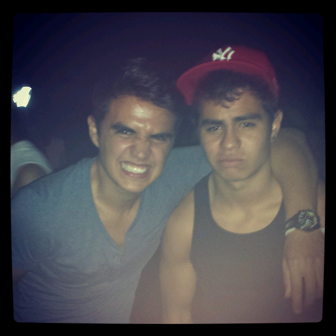 soy daniel ruiz me gusta drake y me dicen negro sigeme :)