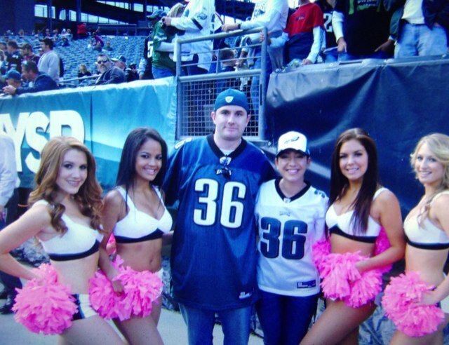 Philly Eagles fan. Manchester United supporter. Go Yanks! Lets go Rangers!