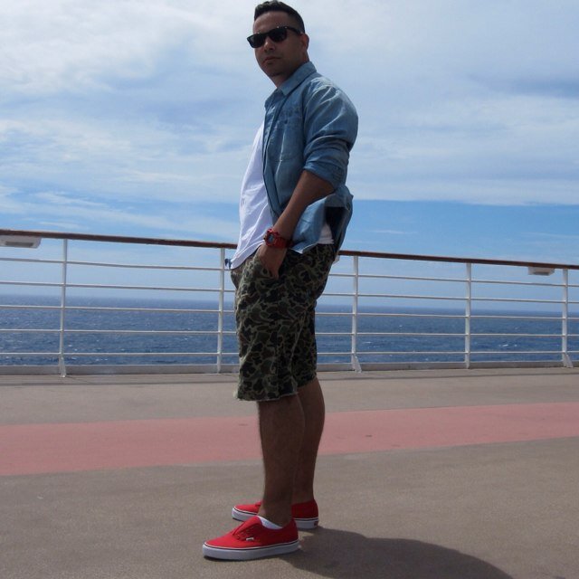 Living life enjoying love Buildings Engineer / part-time barber for fun Sports and sneakers is what i enjoy