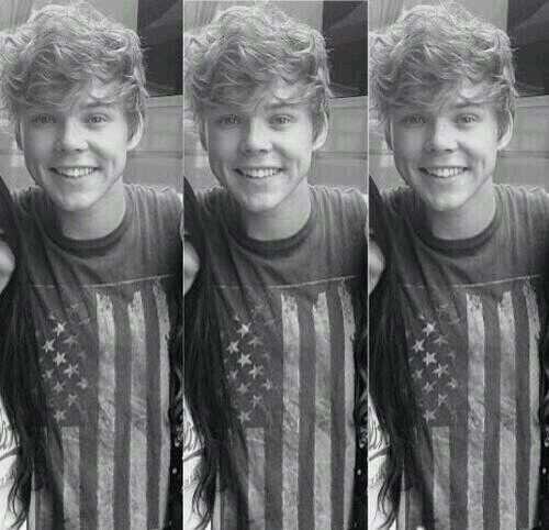 dont follow this acc, please follow @bananashtonn :) just ask her for a follow back