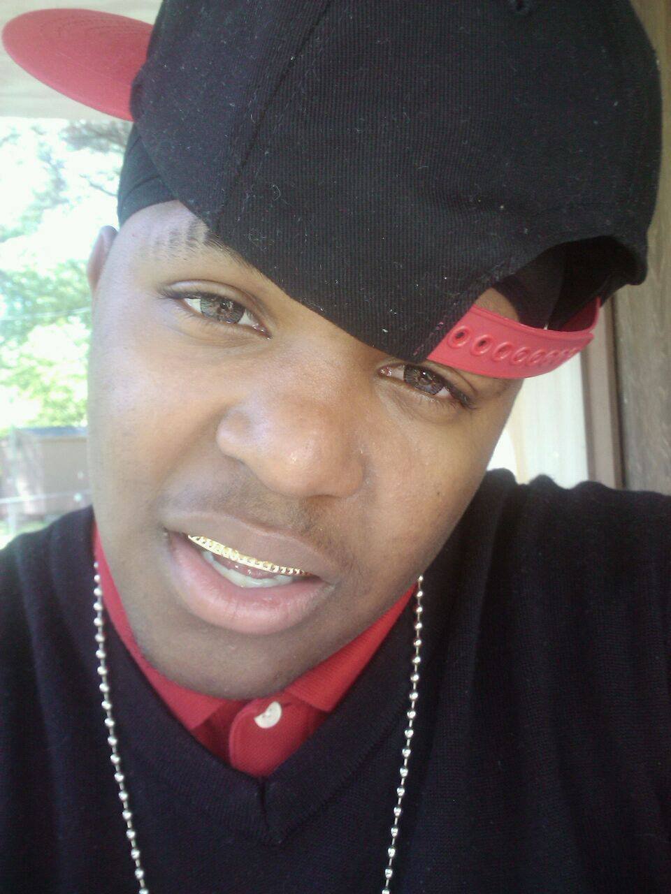 ima artist i love music music is my passion 
and i dont do drama