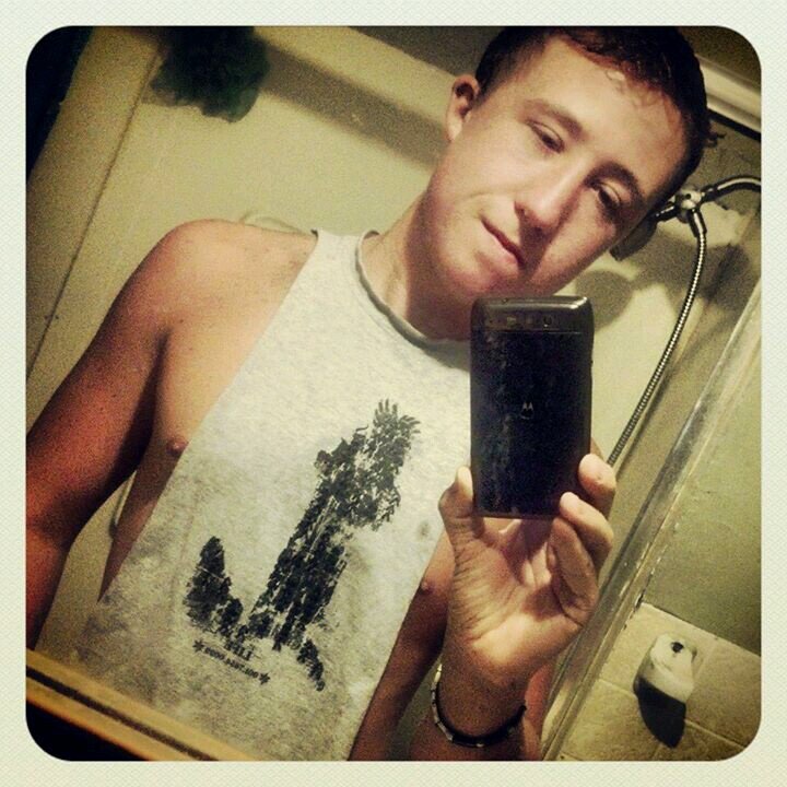 Hi my name is Dalton im 16 and live in salina ks im a country boy i love to hunting,fishing,muddin,puting a good chaw in and a nice cold budlight! #HMU#SINGEL