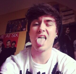 my name is zack horan/kik _ bringmethehorizon/follow / i follow back / and i like metal