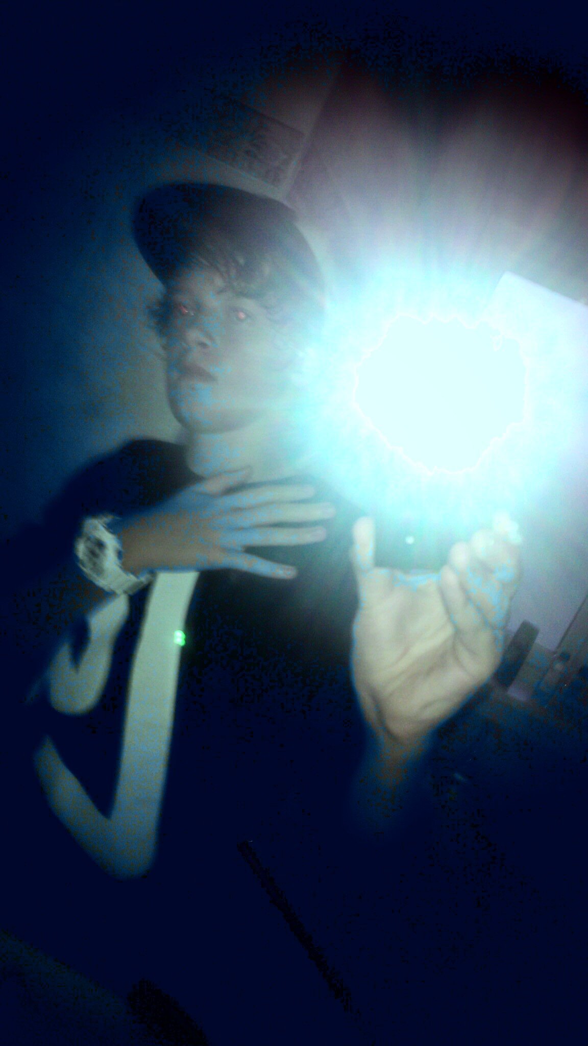 ,YouOnlyLiveOnce YOLO, wdzc 2k , vrienden staan niet in je bio ze staan in je hart./vvdrechtstreek/FEYENOORD FOR LIFE/ wapp vraag maar/