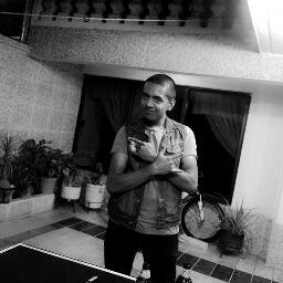 GUITARRISTA, AMANTE DE LA MUSIcA, MOTOS Y PROXIMO COMUNICADOR.