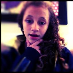 Se a vida lhe der sonhos. Sonhe se a vida lhe der esperança. Espere mais se a vida lhe der um grande amor não sonhe, nem espere apenas ame .. ♥ @Jgg_gross