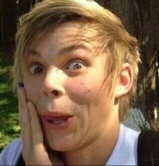 Don't follow back here, follow @chaseyour5sos (I'll follow you back wow loads of follows for you)
