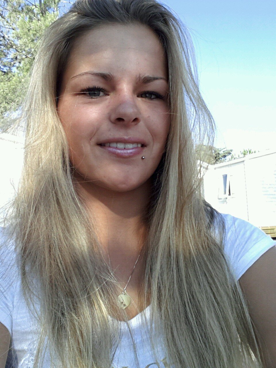 daphneee19's profile picture. 