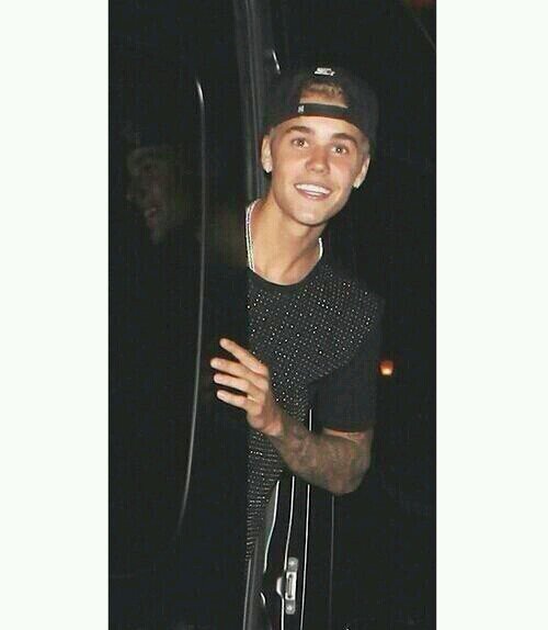 Dont follow me gays!!!! Follow @bieblolx she is follow you back #Promise . you don't have follow if you don't ask.