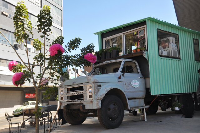 Dessert shop in The Maboneng Precinct

Facebook: https://t.co/o6Me7IUAda