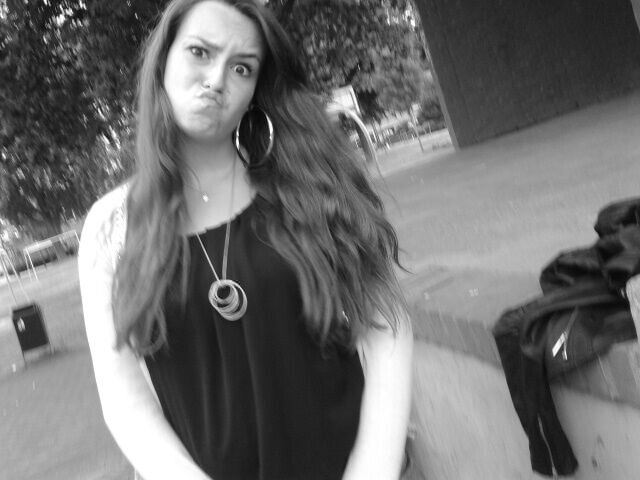 familie #1 /  LIFE'S HARD   But you have to learn to deal with your Problems. / best @isaaaa__x & @_xwanda & @britjexxx / ♥