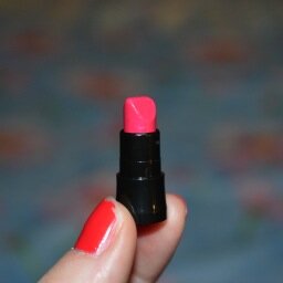 Want to know more about makeup, beauty and body care? Follow my blog: you will find lots of review and tutorial! Remember: NO GLITTER NO PARTY! 3