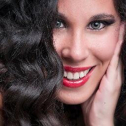 Xuntadora de palabras, maniática do control, defensora de pleitos pobres. 

Experta en facer ruido, tras un micrófono, e non.

Donec Perficiam