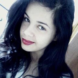 [..] e todos a admiravam, porque mesmo ela estando mal nunca negou um sorriso pra alguém.