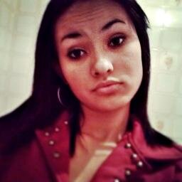 Bom mesmo é ter alguém que te ame, te cuide e que possa sorrir e chorar junto com você .
                 Meu amor  @Wanderson_siilv s22