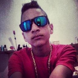 Sigo quem eu conheço de volta :)) ...

Tenho 14 Anos , e é isso ai !
