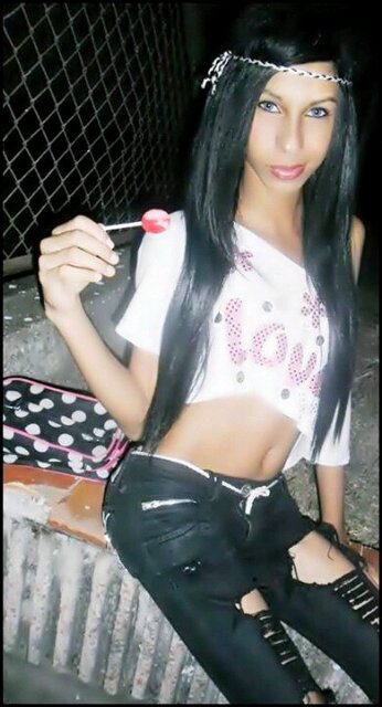 Yo sé quién soy y estoy feliz de lo que soy, me puedes juzgar, pero me importa una mierda. 3