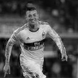Mi pasion es el Futbol:).  Sigueme y te Sigo;)