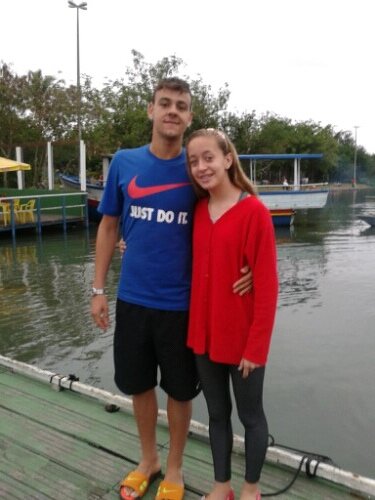 Sou uma pessoa muito amiga,gentil,ama a familia,humorada,legal,bonita,adora fazer novos amigos